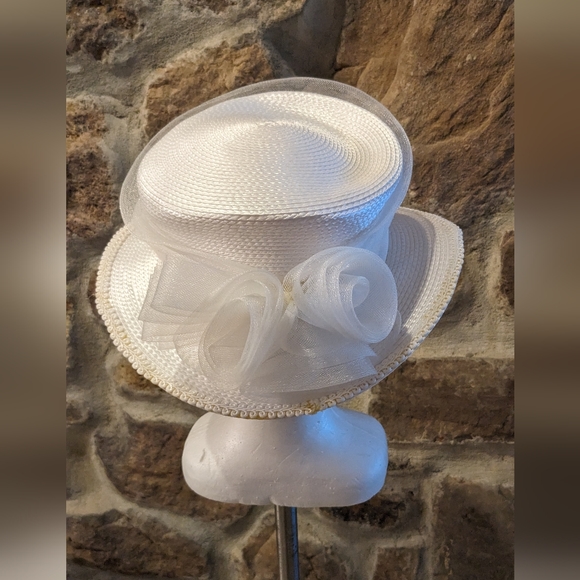 Authentic Vintage Derby Hat with Tulle - Picture 1 of 7